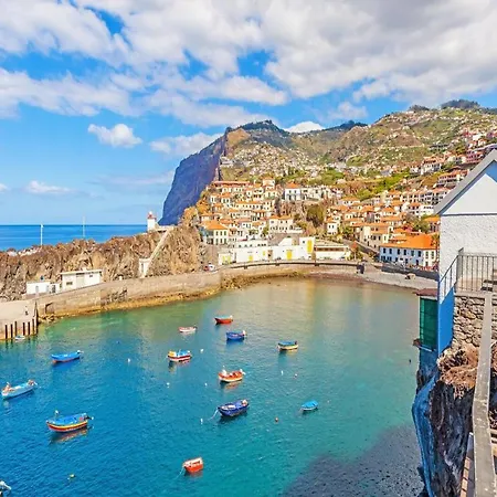 By Hr Madeira